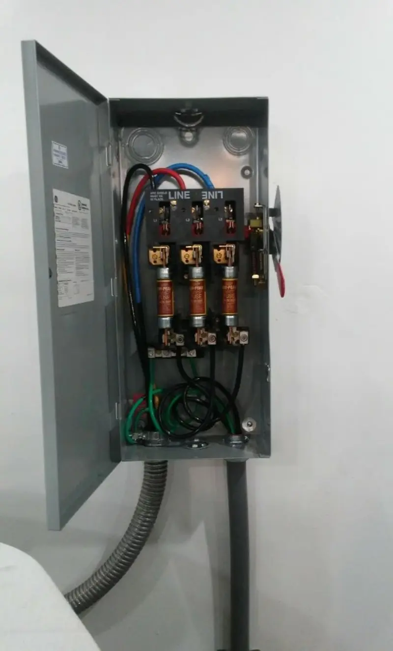 Three-phase disconnect switch installed for Smoke Detector Installation in Edna